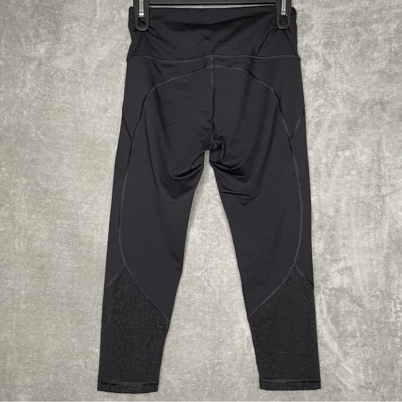 Victoria’s Secret Sport VSX Knockout Black Capri Leggings Set of 2 Size S - Picture 2 of 16